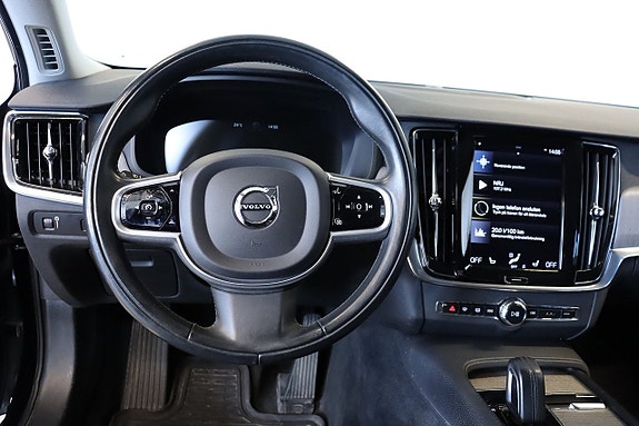 Volvo V90 Cross Country 2 of 17