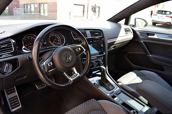 Volkswagen Golf VII 9 of 14