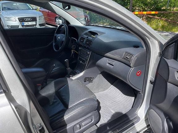Toyota Avensis 13 of 19