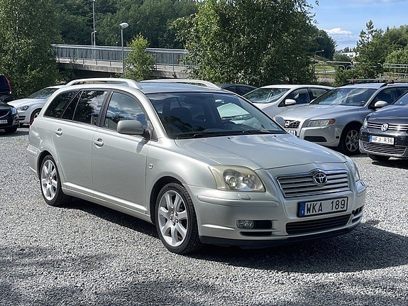 Toyota Avensis 2 of 19