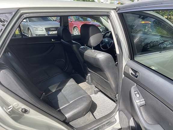 Toyota Avensis 14 of 19