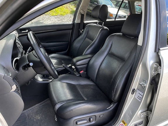 Toyota Avensis 12 of 19