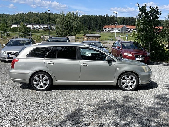 Toyota Avensis 7 of 19