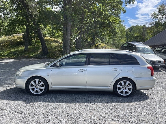 Toyota Avensis 8 of 19