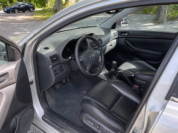 Toyota Avensis 10 of 19