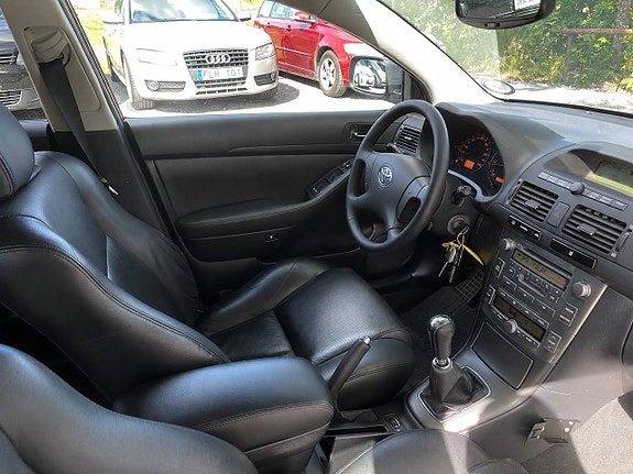 Toyota Avensis 11 of 19