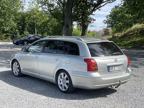 Toyota Avensis 4 of 19
