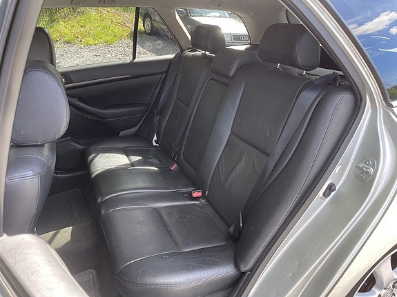 Toyota Avensis 16 of 19