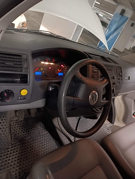 Volkswagen Transporter 7 of 12