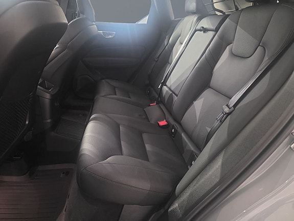 Volvo XC60 8 of 13