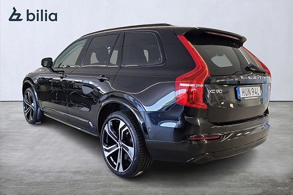 Volvo XC90 2 of 22