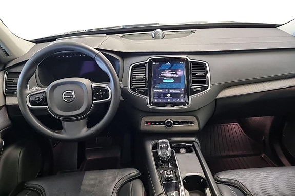 Volvo XC90 10 of 22