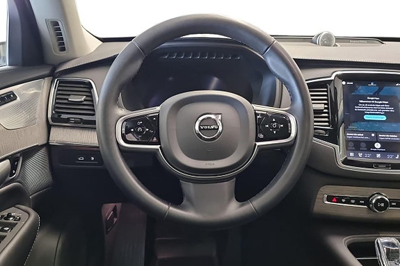 Volvo XC90 11 of 22