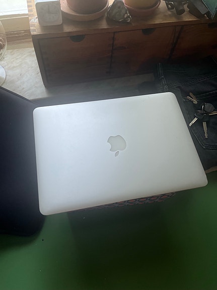 Apple MacBook Air 13 tum silver laptop image 4