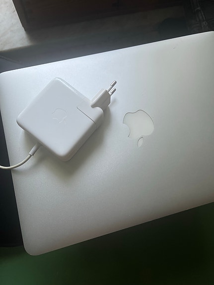 Apple MacBook Air 13 tum silver laptop image 6