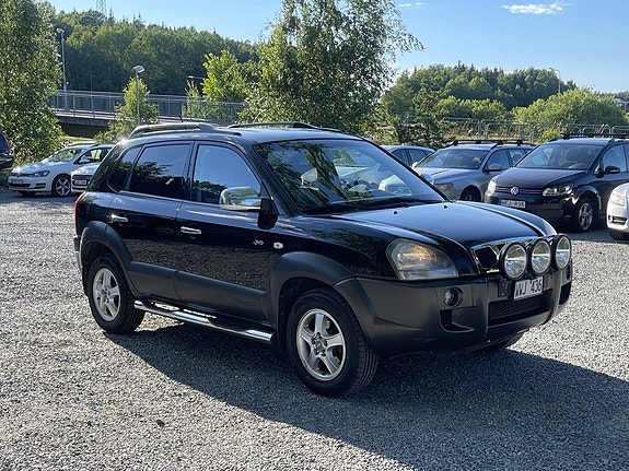 Hyundai Tucson 2 of 5