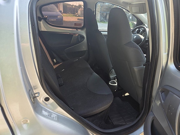 Peugeot 107 8 of 11