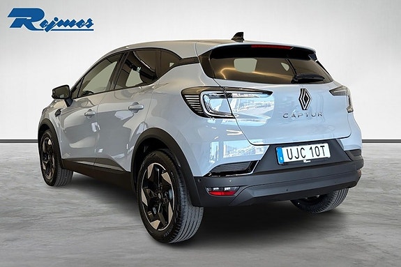 Renault Captur 3 of 5