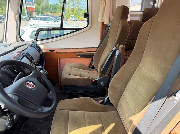 Frankia 840 Luxury Class 177hk Solcell Alde AC Ugn El-Taksäng Kedja 8 of 30