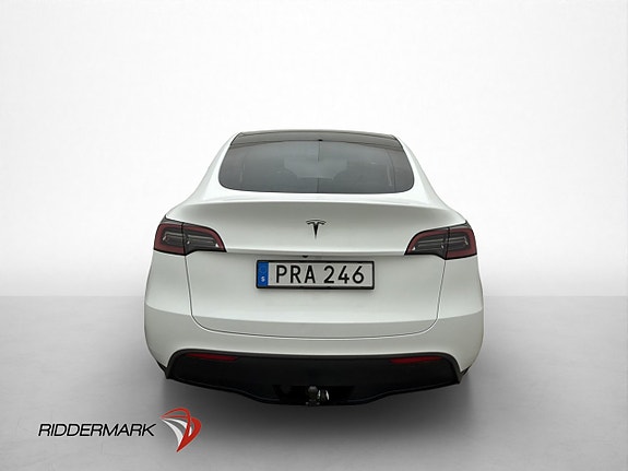 Tesla Model Y 8 of 30