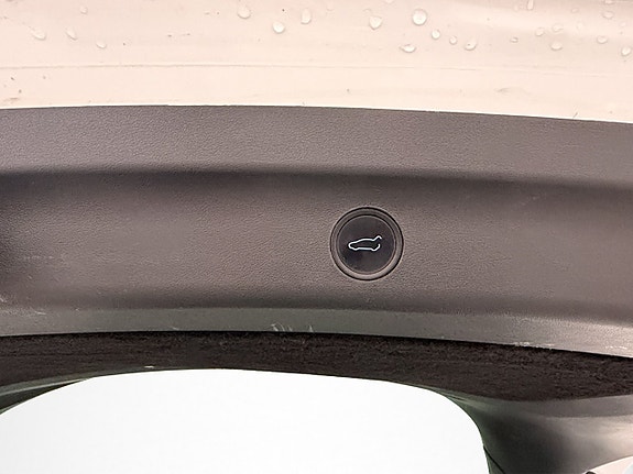 Tesla Model Y 12 of 30