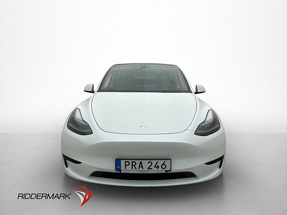 Tesla Model Y 3 of 5