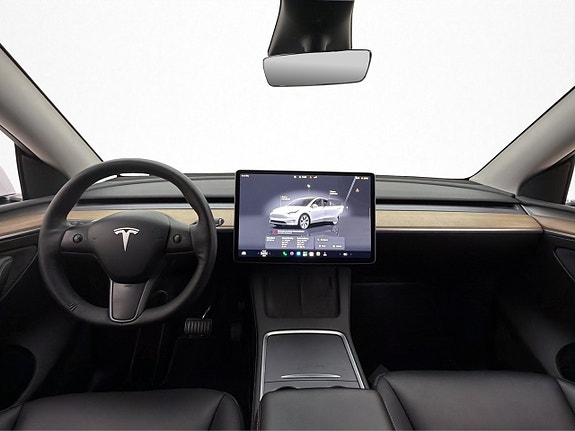 Tesla Model Y 15 of 30