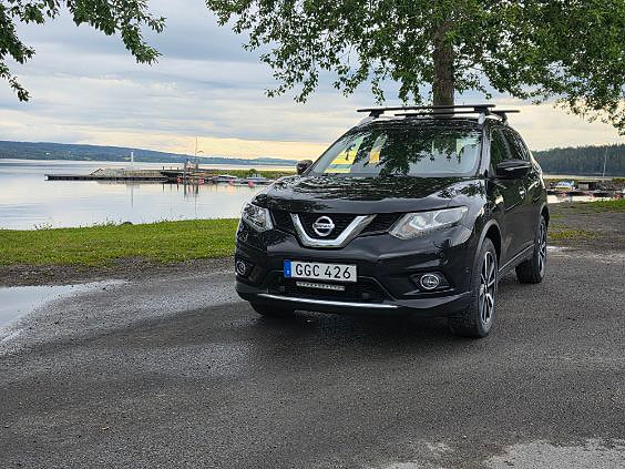Nissan X-Trail 2 of 5