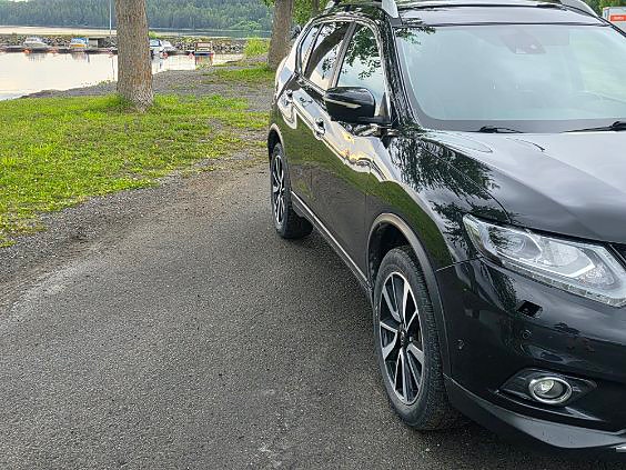 Nissan X-Trail 3 of 5