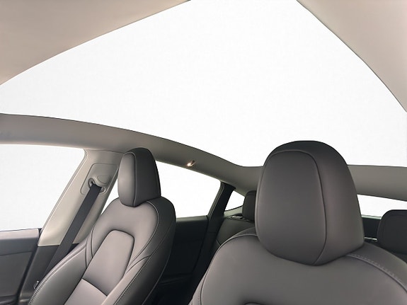 Tesla Model Y 14 of 30