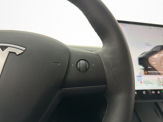 Tesla Model Y 18 of 30