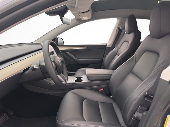 Tesla Model Y 13 of 30