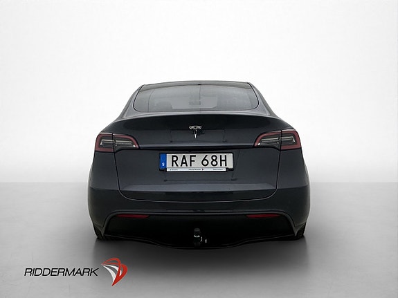 Tesla Model Y 8 of 30