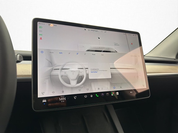 Tesla Model Y 24 of 30