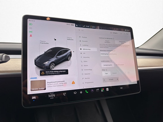 Tesla Model Y 23 of 30