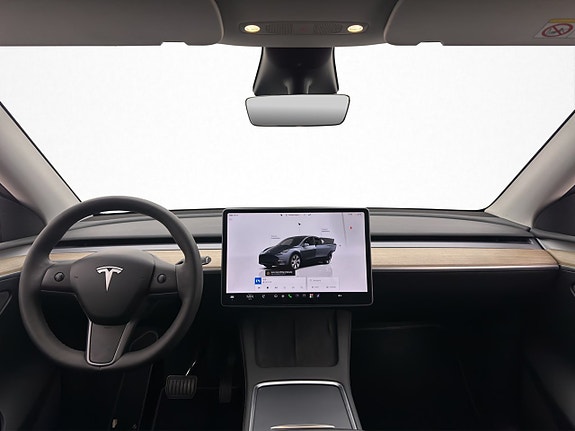 Tesla Model Y 15 of 30