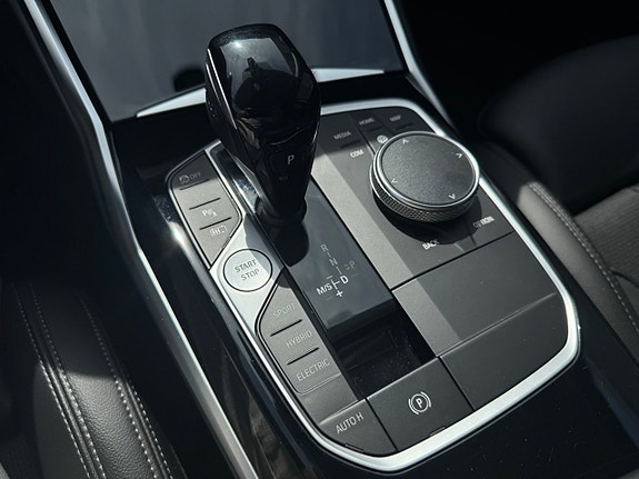 BMW 330e 13 of 27