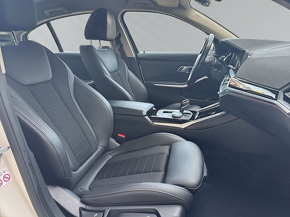 BMW 330e 11 of 27
