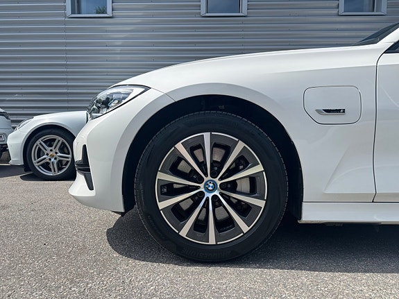 BMW 330e 6 of 27