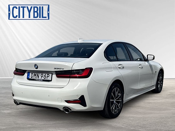 BMW 330e 2 of 27