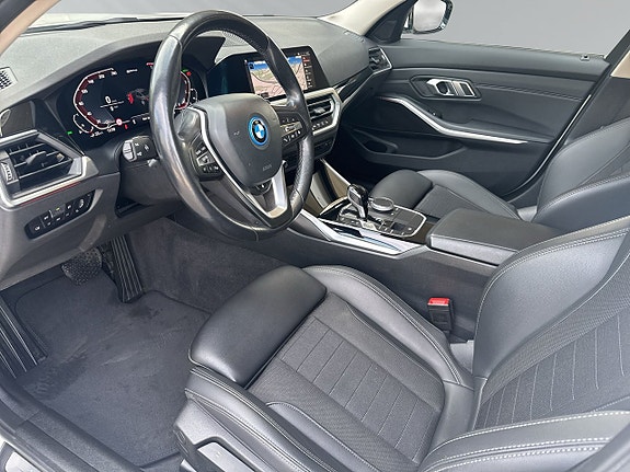 BMW 330e 9 of 27