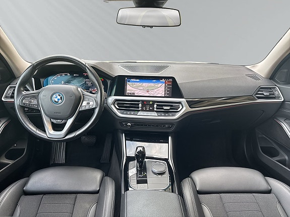 BMW 330e 10 of 27