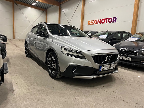 Volvo V40 Cross Country 2 of 5