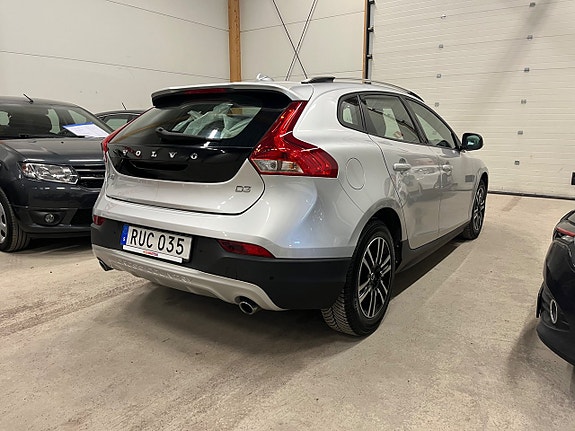 Volvo V40 Cross Country 3 of 5