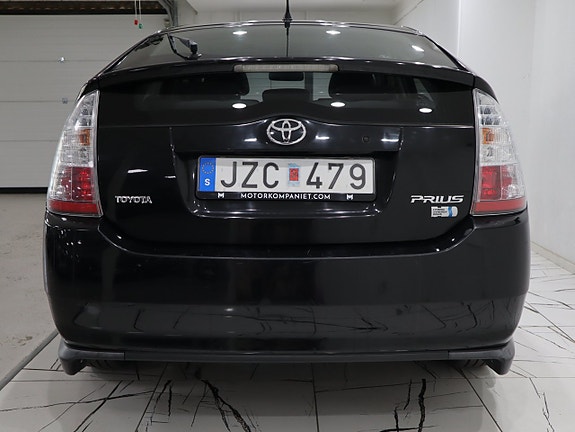 Toyota Prius 5 of 5