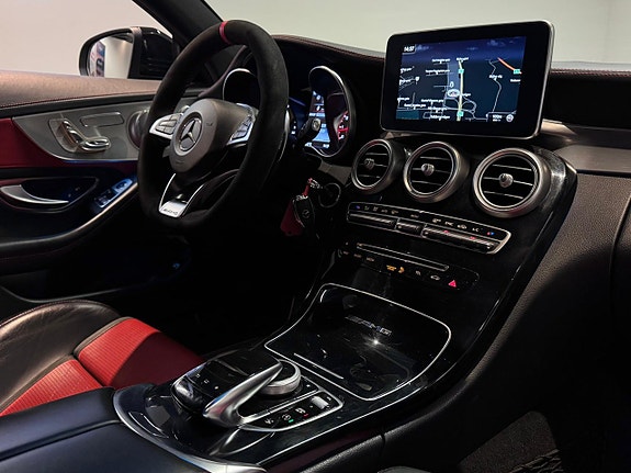 Mercedes-Benz AMG C63 S 27 of 28