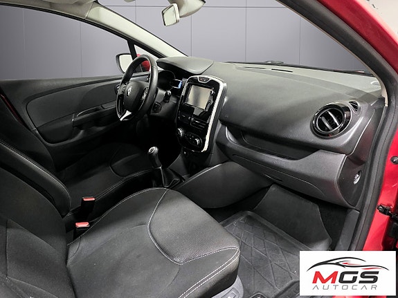 Renault Clio 10 of 23