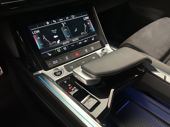 Audi Q8 e-tron 24 of 30
