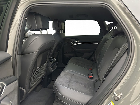 Audi Q8 e-tron 28 of 30