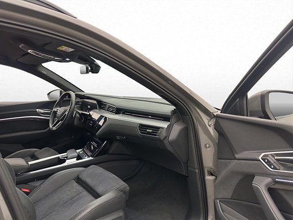 Audi Q8 e-tron 27 of 30